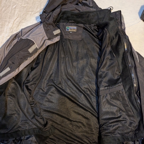 Two-Tone Hooded Jacket Western concepts - Picture 4 of 7